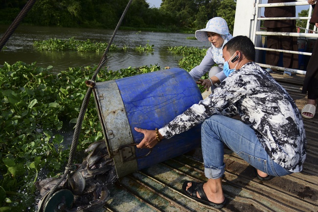Freeing of creatures at Ca Lang ferry in Cu Chi