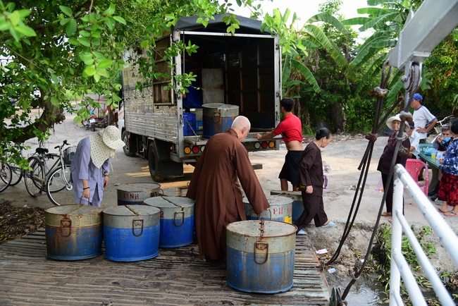 Freeing of creatures at Ca Lang ferry in Cu Chi