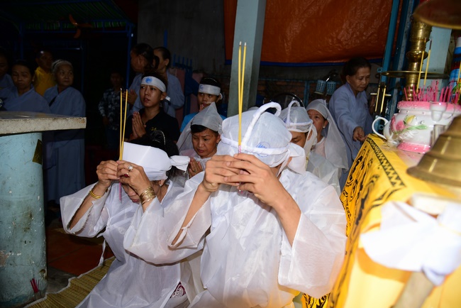 Freeing of creatures at Ca Lang ferry in Cu Chi