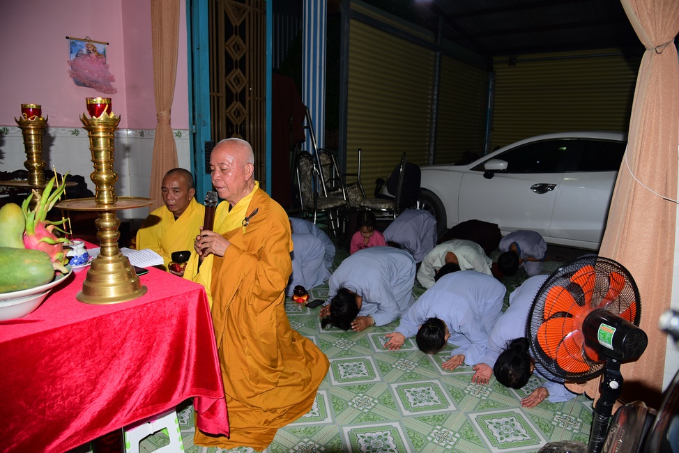The ceremony praying for good health in Hoc Mon
