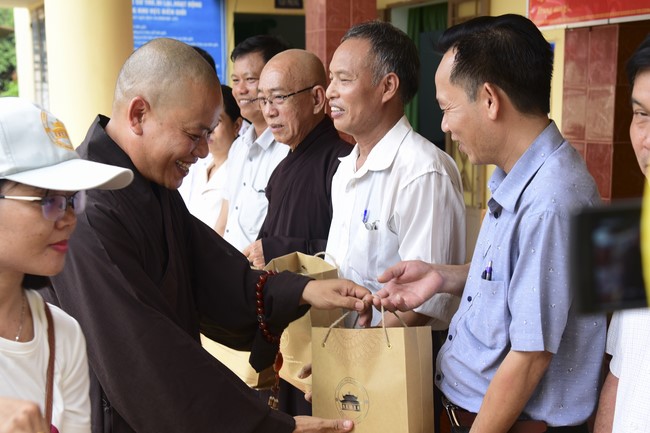 The charity trip in Binh Phuoc