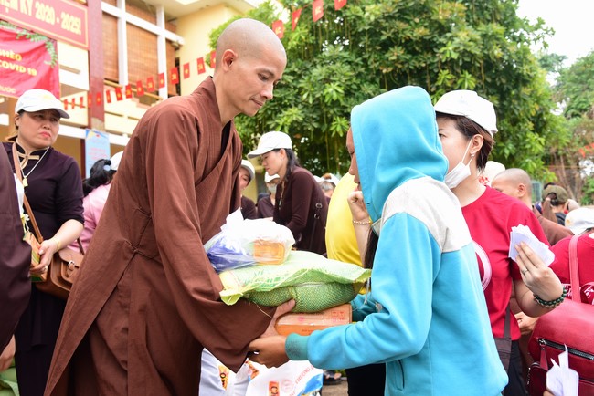 The charity trip in Binh Phuoc