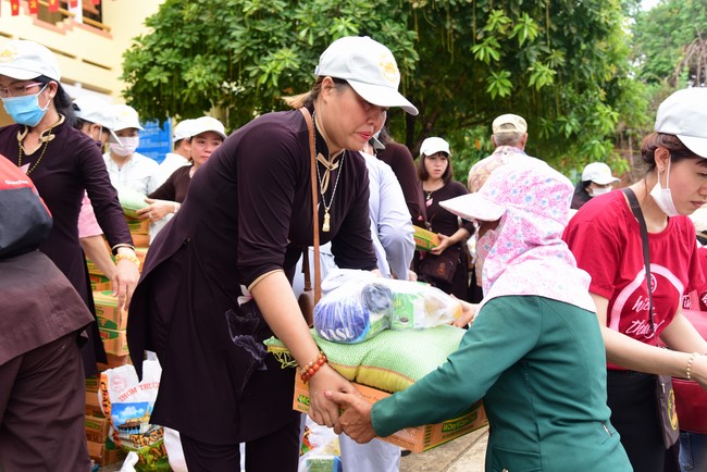 The charity trip in Binh Phuoc