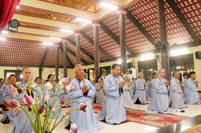 The Retreat of Eight Precepts in three days and two nights at Hoa Phuc Pagoda