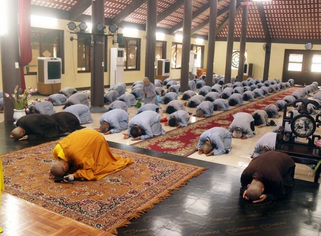 The Retreat of Eight Precepts in three days and two nights at Hoa Phuc Pagoda