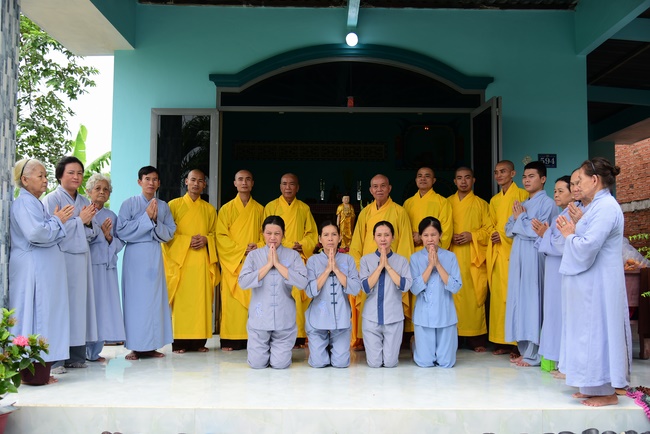 The rite offering meal, alms giving for monks and praying for rebirth in Long An.