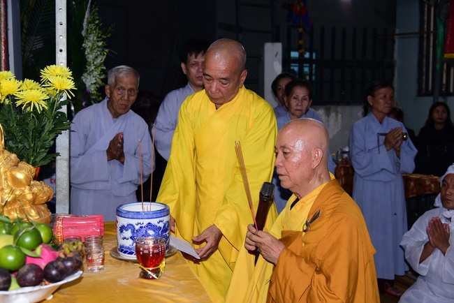 Giving gifts to oncology patients and praying for rebirth in Hoc Mon