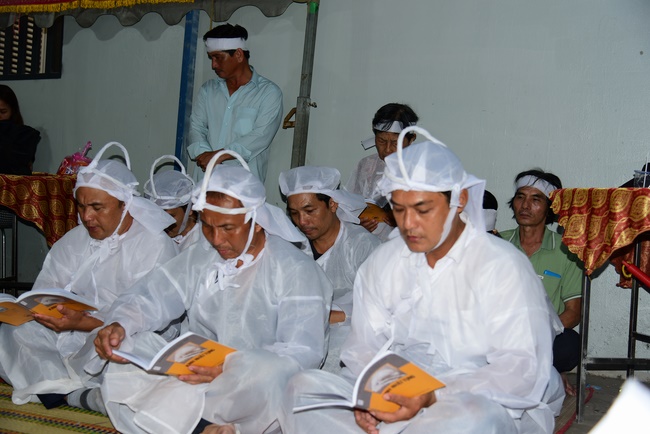 Giving gifts to oncology patients and praying for rebirth in Hoc Mon