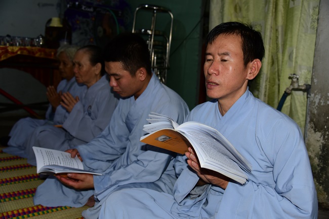 Giving gifts to oncology patients and praying for rebirth in Hoc Mon