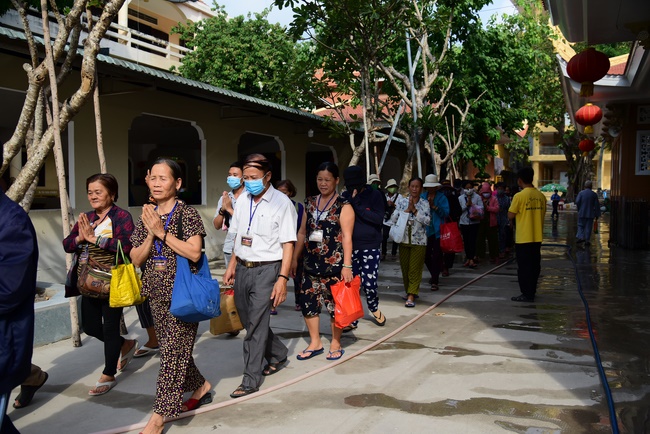 Giving gifts to oncology patients and praying for rebirth in Hoc Mon