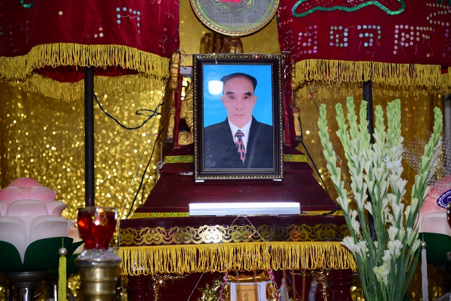 Giving gifts to oncology patients and praying for rebirth in Hoc Mon