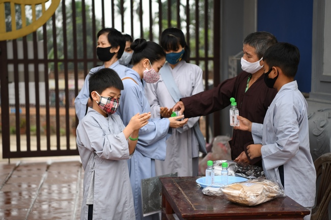 Buddha Bathing Ceremony at Hoa Phuc Pagoda in the period of COVID-19.