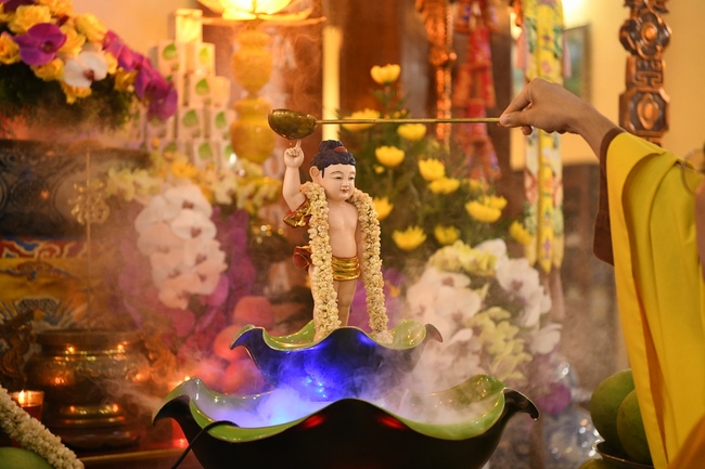 Buddha Bathing Ceremony at Hoa Phuc Pagoda in the period of COVID-19.