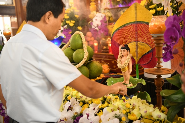 Buddha Bathing Ceremony at Hoa Phuc Pagoda in the period of COVID-19.