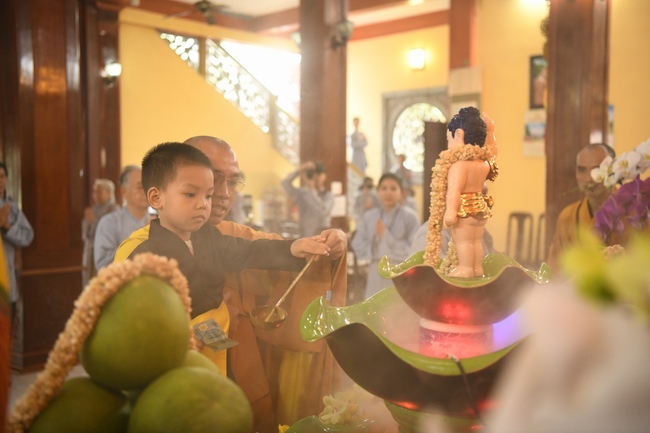 Buddha Bathing Ceremony at Hoa Phuc Pagoda in the period of COVID-19.