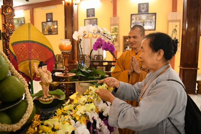 Buddha Bathing Ceremony at Hoa Phuc Pagoda in the period of COVID-19.