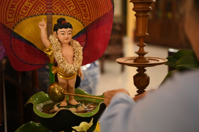 Buddha Bathing Ceremony at Hoa Phuc Pagoda in the period of COVID-19.