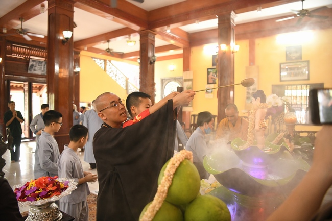 Buddha Bathing Ceremony at Hoa Phuc Pagoda in the period of COVID-19.