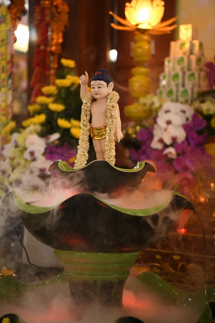 Buddha Bathing Ceremony at Hoa Phuc Pagoda in the period of COVID-19.
