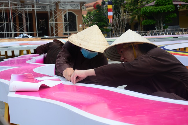 Preparing for the Great Ceremony of Buddha's Birthday (part 2)