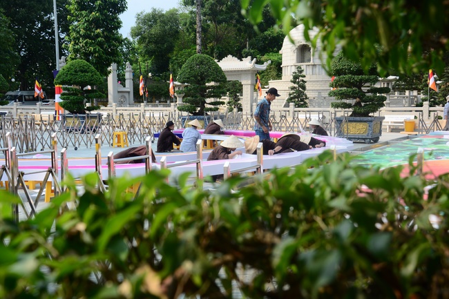 Preparing for the Great Ceremony of Buddha's Birthday (part 2)