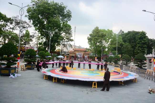 Preparing for the Great Ceremony of Buddha's Birthday (part 2)