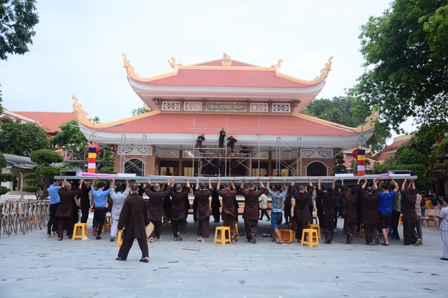 Preparing for the Great Ceremony of Buddha's Birthday (part 2)