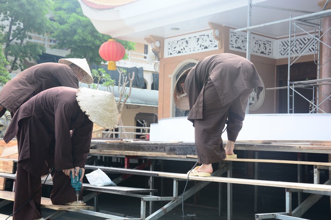 Preparing for the Great Ceremony of Buddha's Birthday (part 2)