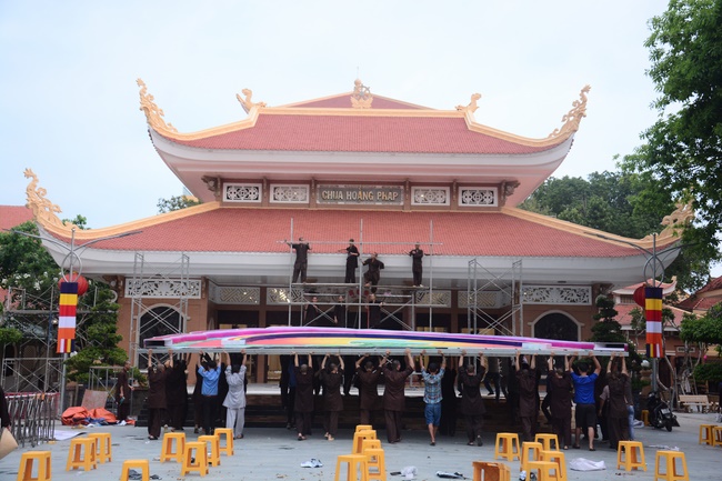 Preparing for the Great Ceremony of Buddha's Birthday (part 2)
