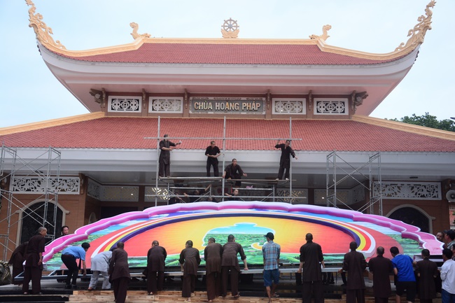 Preparing for the Great Ceremony of Buddha's Birthday (part 2)