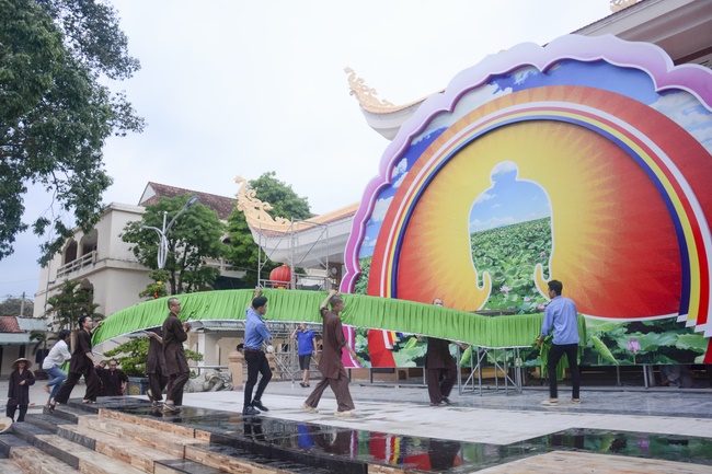 Preparing for the Great Ceremony of Buddha's Birthday (part 2)