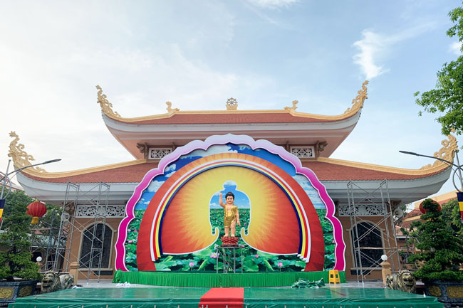 Preparing for the Great Ceremony of Buddha's Birthday (part 2)