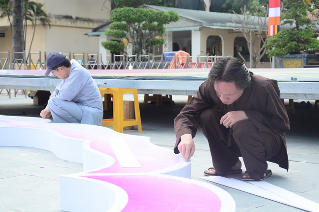 Preparing for the Great Ceremony of Buddha's Birthday (part 2)