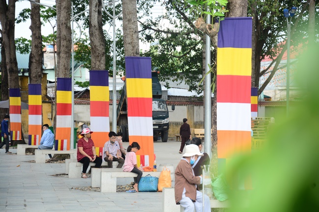 Preparing for the Great Ceremony of Buddha's Birthday (part 2)