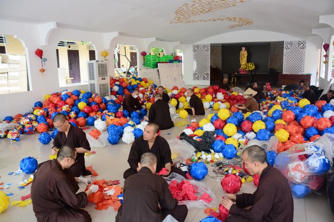 Preparing for the Great Ceremony of Buddha's Birthday (part 2)