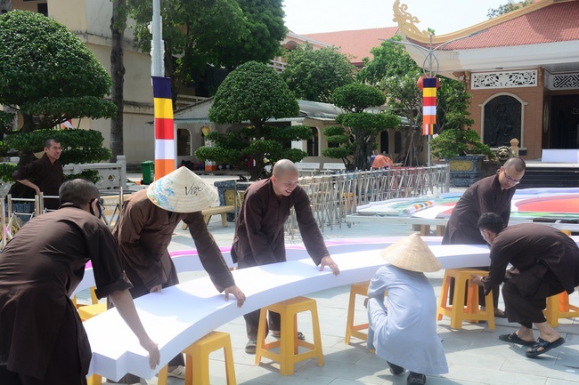 Preparing for the Great Ceremony of Buddha's Birthday (part 2)