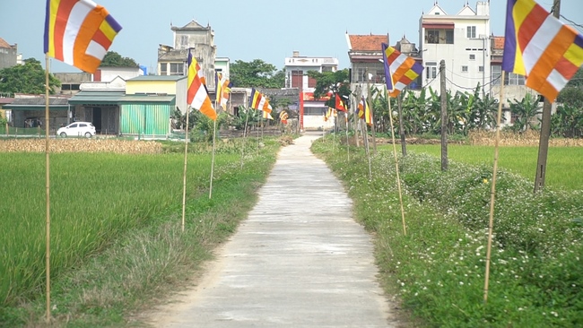 The Buddha bath Rite on His Birthday at Dong Cao Pagoda