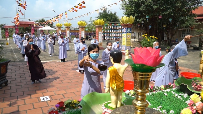The Buddha bath Rite on His Birthday at Dong Cao Pagoda