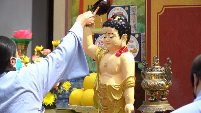 The Buddha bath Rite on His Birthday at Dong Cao Pagoda