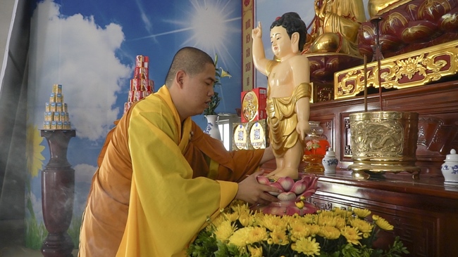 The Buddha bath Rite on His Birthday at Dong Cao Pagoda