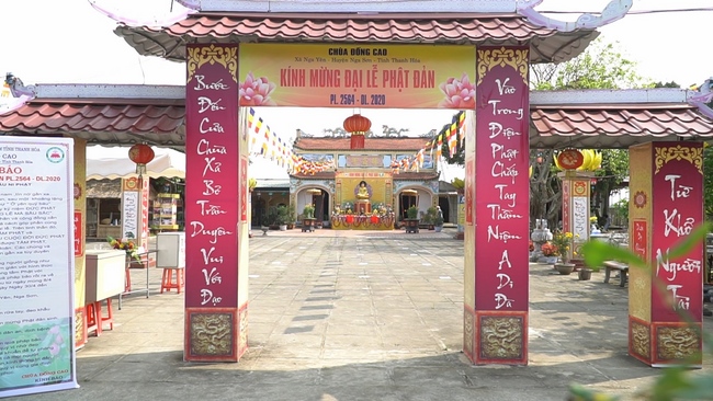 The Buddha bath Rite on His Birthday at Dong Cao Pagoda