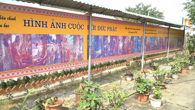 The Buddha bath Rite on His Birthday at Dong Cao Pagoda