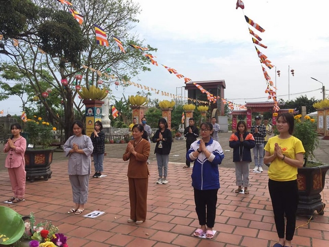Spreading love of Dong Cao pagoda