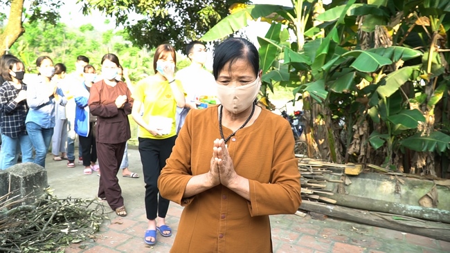 Spreading love of Dong Cao pagoda