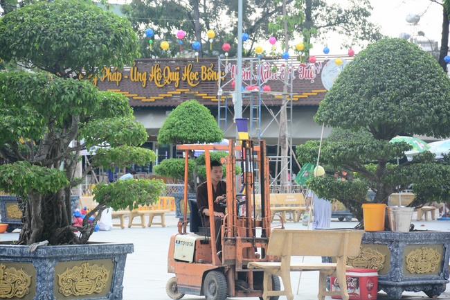 Preparing for the Great Ceremony of Buddha's Birthday (part 3)