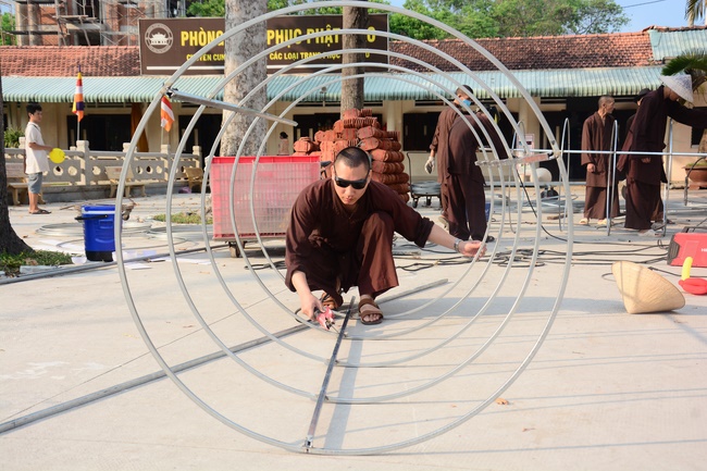 Preparing for the Great Ceremony of Buddha's Birthday (part 3)