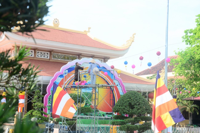 Preparing for the Great Ceremony of Buddha's Birthday (part 3)