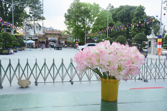 Preparing for the Great Ceremony of Buddha's Birthday (part 3)