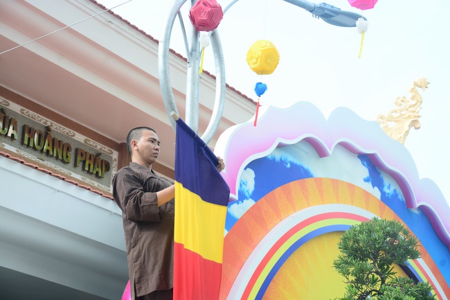 Preparing for the Great Ceremony of Buddha's Birthday (part 3)