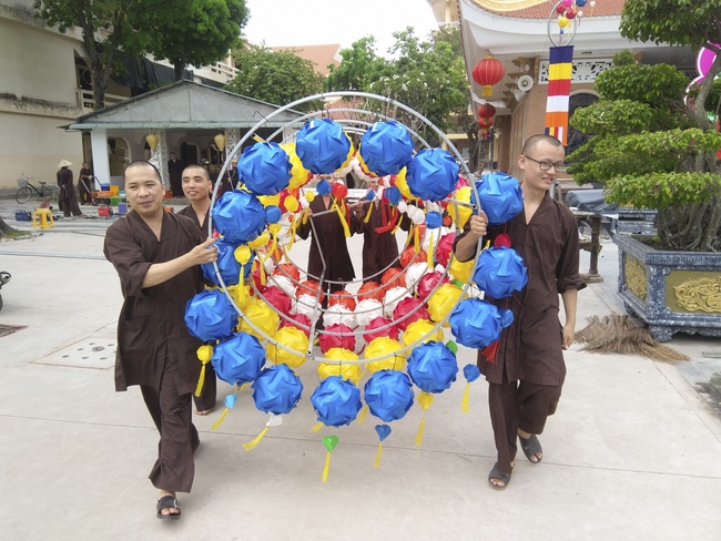 Preparing for the Great Ceremony of Buddha's Birthday (part 3)